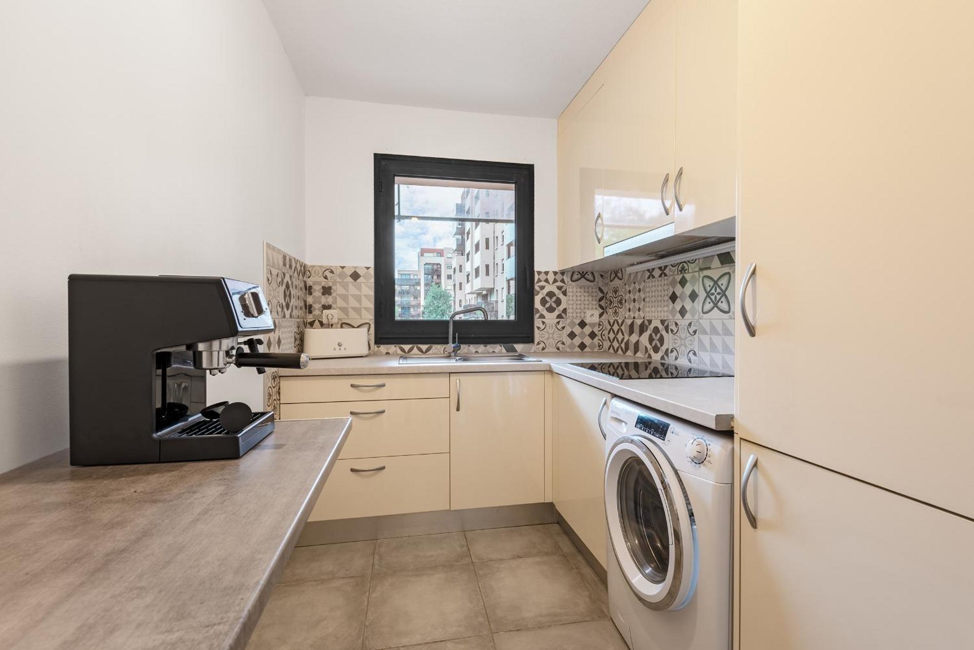 Appartement T2 Dans Residence, Terrasse Privee Et Parking